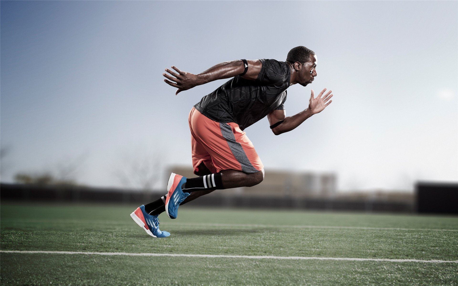 跳水动作精准中立代表队A稳步晋级，跳水队表演赛